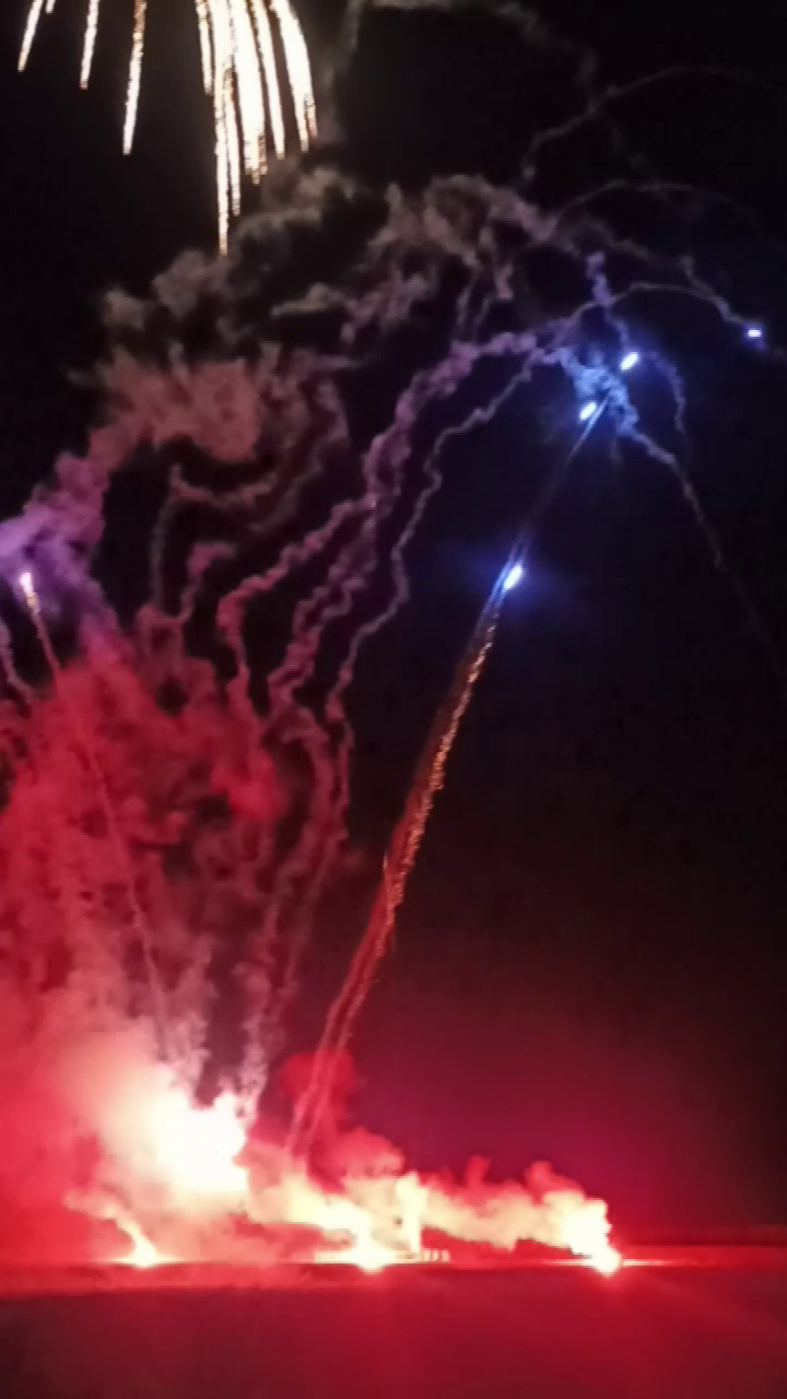 Lumières et explosions dans un lieu historique